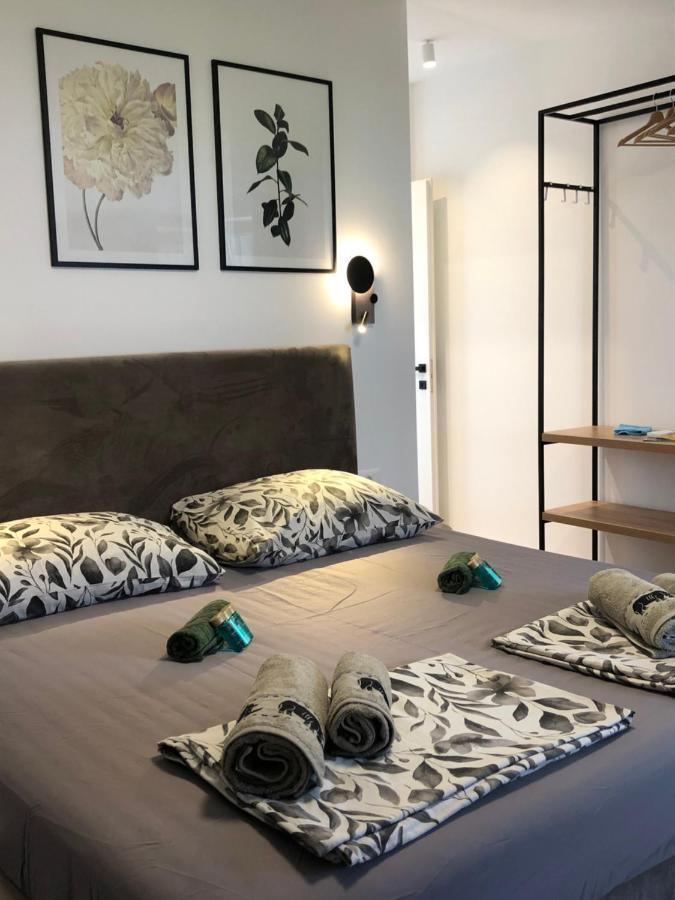 Omis - Private Ensuite Room With Balcony - Hotel Style Εξωτερικό φωτογραφία