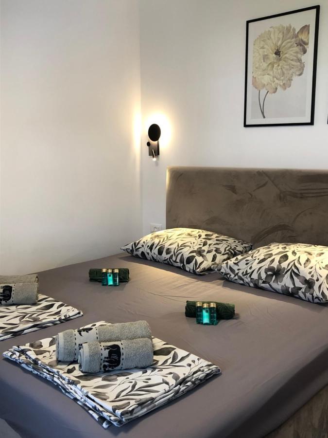 Omis - Private Ensuite Room With Balcony - Hotel Style Εξωτερικό φωτογραφία