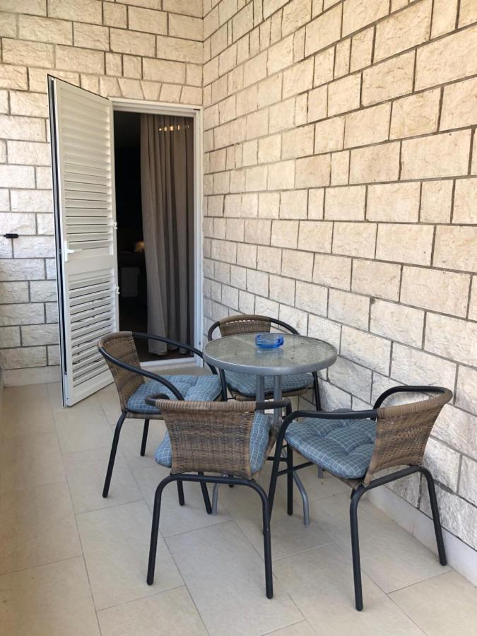 Omis - Private Ensuite Room With Balcony - Hotel Style Εξωτερικό φωτογραφία