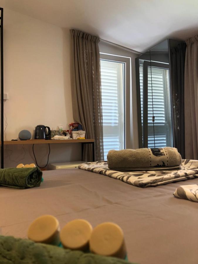 Omis - Private Ensuite Room With Balcony - Hotel Style Εξωτερικό φωτογραφία