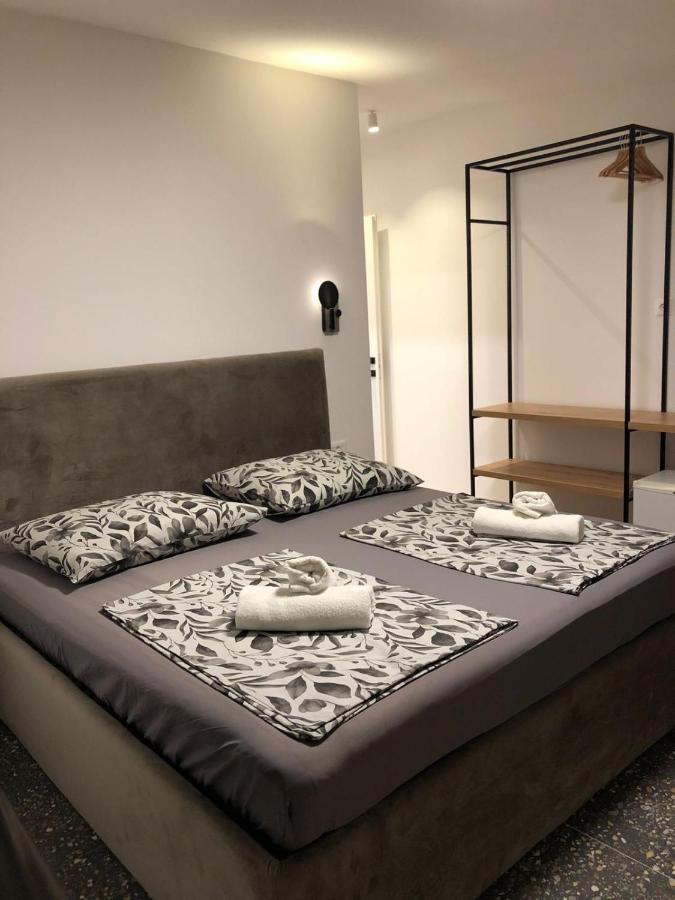 Omis - Private Ensuite Room With Balcony - Hotel Style Εξωτερικό φωτογραφία